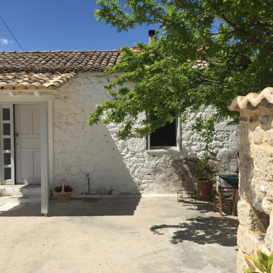 Aνεξάρτητη Παραδοσιακή Πέτρινη Κατοικία Corinth Екстер'єр фото
