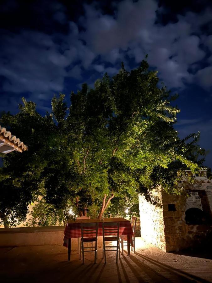 Aνεξάρτητη Παραδοσιακή Πέτρινη Κατοικία Corinth Екстер'єр фото